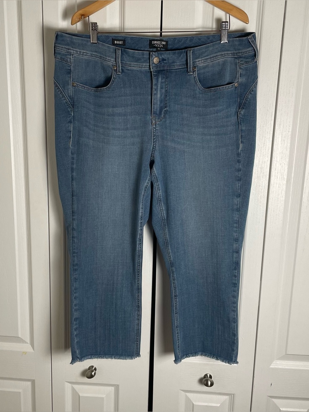 Curves 360 by NYDJ Boost Jeans Womens 18 Medium Wash Super Stretch Slimming Crop